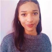 ¡Hola! Soy Melanie, Licenciada en Bellas Artes y doy clases de dibujo artístico y pintura