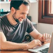 Professor de italiano, desde 2012, com vivência de 4 anos e 3 meses na Itália, onde concluiu a graduação e trabalhou com educação