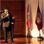 Ej: Profesor de matemáticas, imparte clases a estudiantes de colegio y pre universitarios