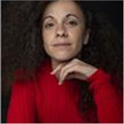 Profesora de teatro licenciada en arte dramático con más de 12 años de experiencia en el sector y activa en escena.