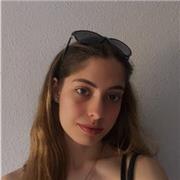 Soy una chica joven con alto nivel de inglés. Busco poder enseñar a otras personas el idioma, sobre todo a niños.