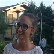 Studentessa al primo anno di medicina offre lezioni di matematica