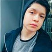 Estudiante de idioma inglés en un nivel intermedio