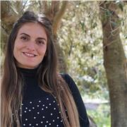 Traductora, intérprete de conferencias y profesora de inglés, francés, español y catalán