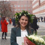 Diplomata al Liceo Classico, offre ripetizioni in materie umanistiche (soprattutto latino e greco) a Milano e online