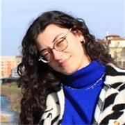 Neolaureata Magistrale in Biologia, impartisce lezioni di biologia