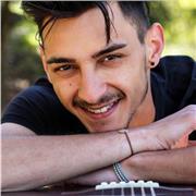 Professeur de guitare à domicile dynamique et pédagogue