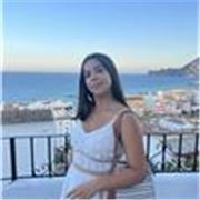 Graduada  en diseño de interiores y actualmente cursando doble grado de educación infantil y primaria 