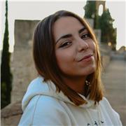 Licenciada en Comunicación Audiovisual e Información y Documentación impartiendo clases a niños pequeños de 5 a 8 años de todas las asignaturas