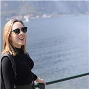 Docente di lettere e laureata in storia dell'arte impartisce lezioni di latino, storia, italiano, storia dell'arte