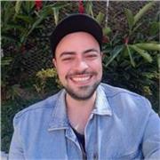 Diseñador gráfico con experiencia en el uso de programas como Illustrator, Photoshop, InDesign y Procreate