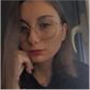 Offro lezioni private a bambini delle elementari e medie, adattando le lezioni ai loro bisogni.