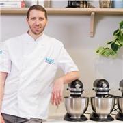 I give private and group pastry lessons to all levels.