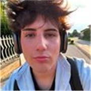 Ciao, sono Simone, frequento l'ultimo anno di liceo e offro aiuto compiti per studenti delle elementari e medie.