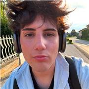 Ciao, sono Simone, frequento l'ultimo anno di liceo e offro aiuto compiti per studenti delle elementari e medie.