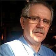 Professeur de langues expérimenté, diplômé d’un Master en Langues étrangères et formé en France et au Royaume-Uni.