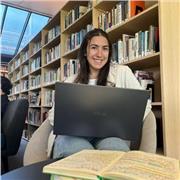 Profesora de matemáticas, imparte clases a niños de todas las edades