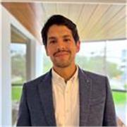 Profesor de inglés que imparte clases para niños de todas las edades