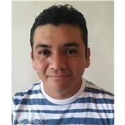 Profesor de matemáticas imparte clases particulares a jóvenes de secundaria, preparatoria y universidad