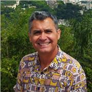 Eu ensino espanhol para crianças, adultos. Tenho experiência em educação especial com surdos, jovens de 14 a 20 anos no ensino médio e superior