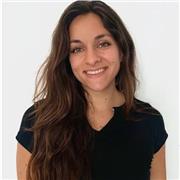 Titulada en restauración de lienzo y experiencia en dibujo y pintura