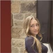 Profesora de inglés para todas las edades con cuatro años de experiencia.