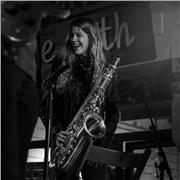 Profesora de guitarra y lenguaje musical