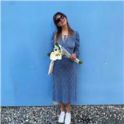 Laureata in lingue con competenze anche nell'ambito di altre materie quali storia geografia italiano, in quanto ho dovuto sostenere questi esami nel mio percorso di studio. Inoltre ho sostenuto diversi esami di didattica per l'insegnamento