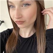 Studentessa del quinto anno del liceo linguistico, molto brava a inglese