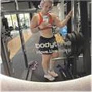 Futura entrenado persona aumentado sus conocimientos con formaciones actualizadas