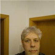 Deutsch- und Englisch -Tutor, der alle Altersklassen unterrichtet.