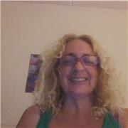 Je suis anglophone, mais je parle francais tres Bien. Je lis les cartes de tarot et je peux ensigner les deux; le tarot et l'angl