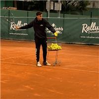 Clases de tenis muy completas, me gusta mucho trabajar la parte técnica y táctica,siempre adaptado al nivel de la persona