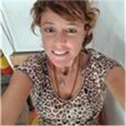 Soy profesora de idiomas. Mis clases están enfocadas en la conversación, la confianza al hablar y el aprendizaje práctico.