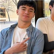 Soy un chico joven con buen nivel de inglés pero sin título, y con un año de experiencia como profesor particular a niños.