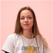 Professeur de dessin et d'art au sens plus large, pour le primaire, le secondaire et le post bac sur Toulouse, je suis diplômée des beaux arts et détient un master en création artistique, recherche et pratique du monde de l'art.