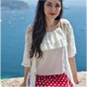 L'enseignement est une passion pour moi.
Ayant étudié en Angleterre et parlant l'anglais couramment, je serais plus que ravie et motivée de vous aider à améliorer votre apprentissage selon votre rythme et vos suggestions. Je suis ici pour vous aider et vo