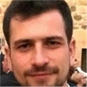 Profesor con experiencia en gestión de empresas y matemáticas