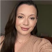 Professora de ciências biológicas para alunos do ensino fundamental