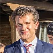Estudiante con tres años de experiencia impartiendo clases de Inglés presencialmente en academia local. C1 en Inglés y MH en Bach.
