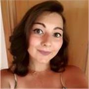 Profesora de inglés con experiencia trabajando con niños y adultos, ofrece clases dinámicas y personalizadas para todos.