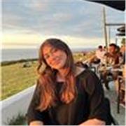 Soy dinámica y empática. Enseño inglés tanto a jovenes como a adultos interesados en mejorar conversación y fluidez.