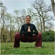 Zertifizierte Yogalehrerin (200h YTT) und staatlich anerkannte Erzieherin bietet achtsames Yoga für alle -  ONLINE
