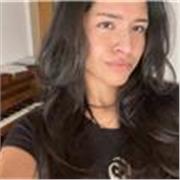 Profesora de guitarra en Valencia para niños de entre 6 y 12 años, iniciación y nivel medio de guitarra