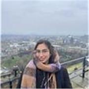 Profesora de academia con experiencia en STEM y inglés avanzado