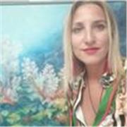 Offro lezioni private o aiuto compiti per  elementare media e superiore. Sono  specializzata nelle materie umanistiche.  e arte.