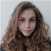 Ragazza ripetizioni bambini elementari