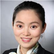 Engagierte Englisch-Tutorin hilft Schülern, selbstbewusst und fließend zu sprechen