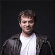 Ragazzo che studia Sound Design offre lezioni di base musicale