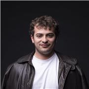 Ragazzo che studia Sound Design offre lezioni di base musicale